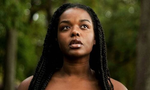 itchy scalp: Young black woman looking into the distance