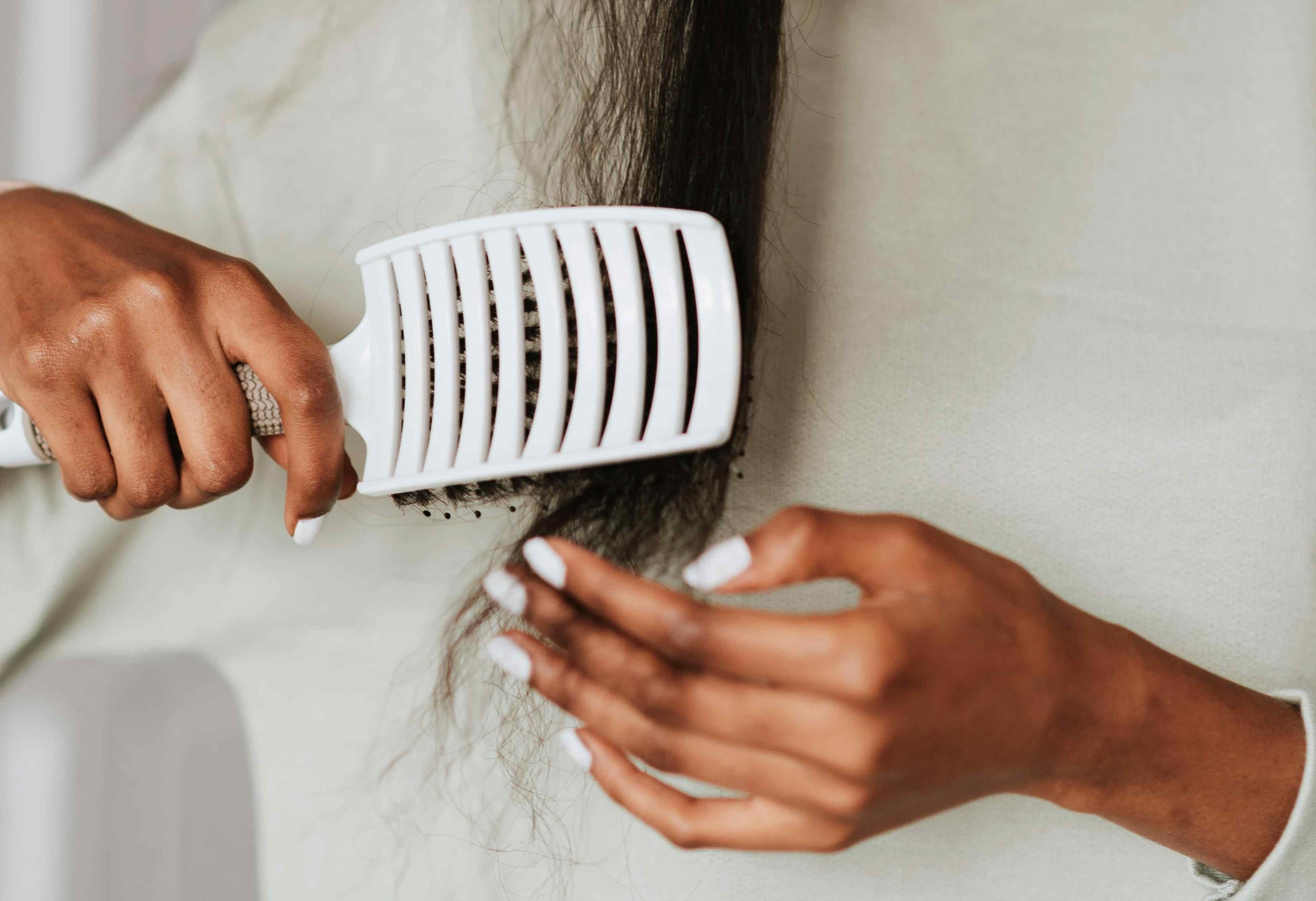 Afrocenchix how to detangle your natural hair back view of a black man's hair with combs in his afro hair